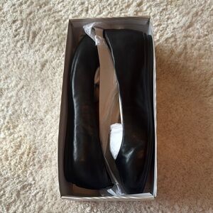 Easy Spirit Black Flats Sleek Design